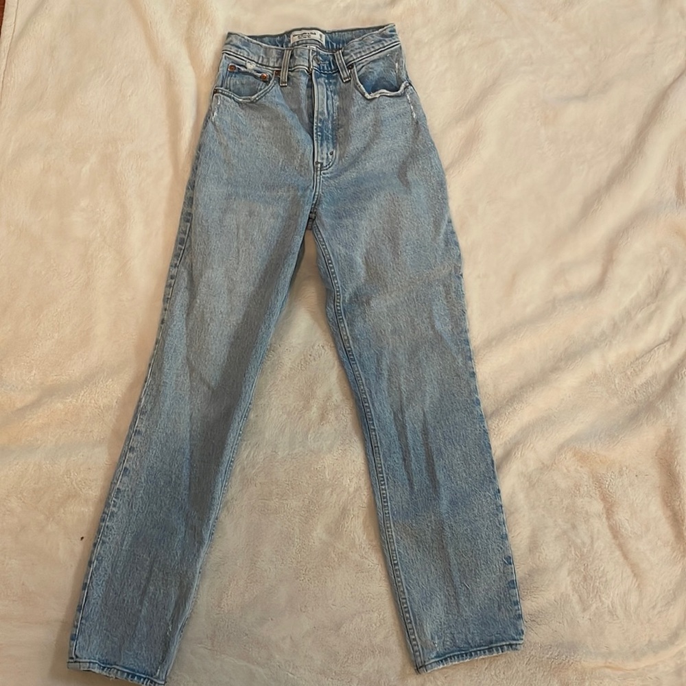 Abercrombie and Fitch viral jeans size 26 Curve Love 90s straight high rise